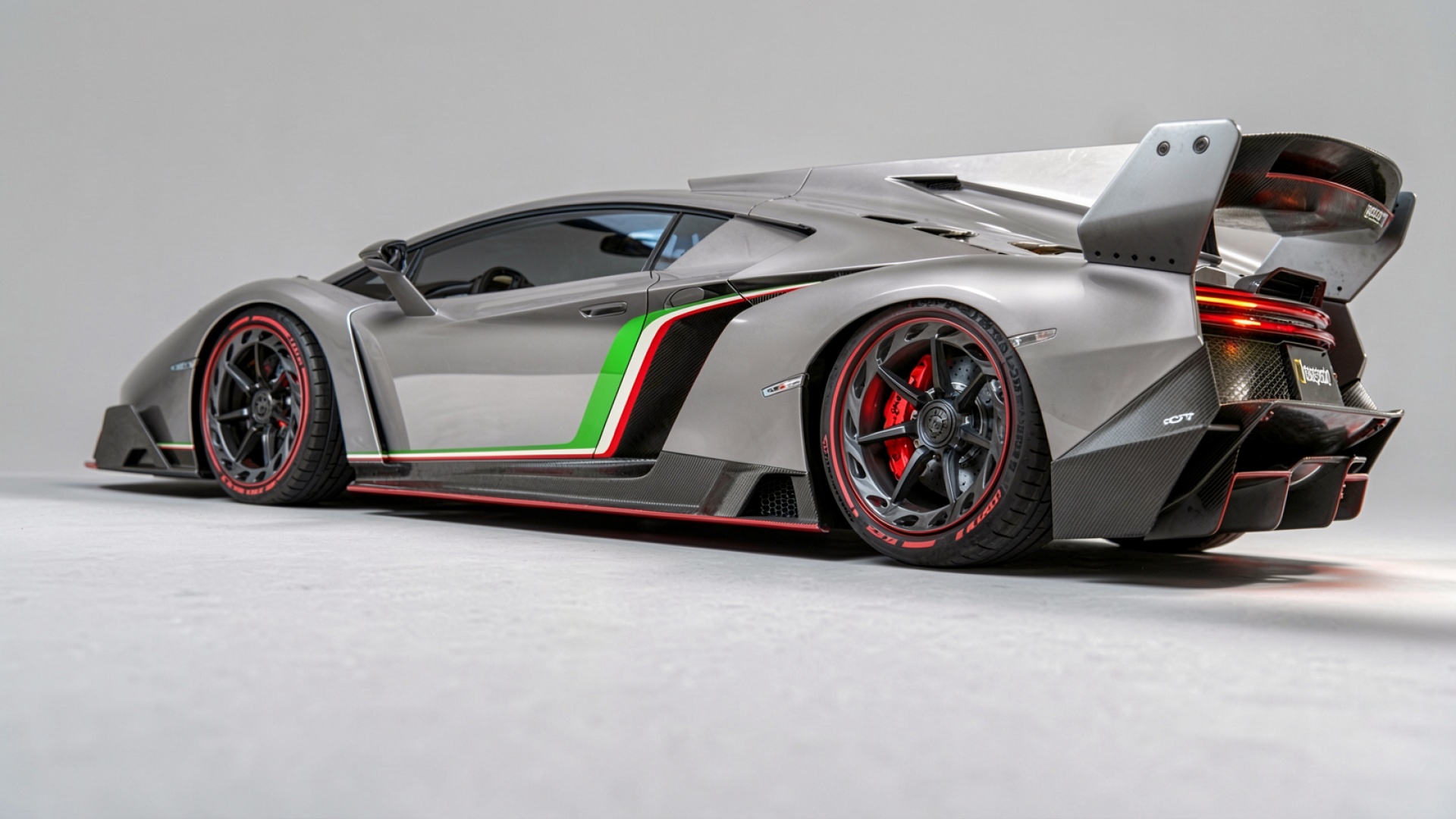 Lamborghini Essenza SCV12 серый матовый цвет