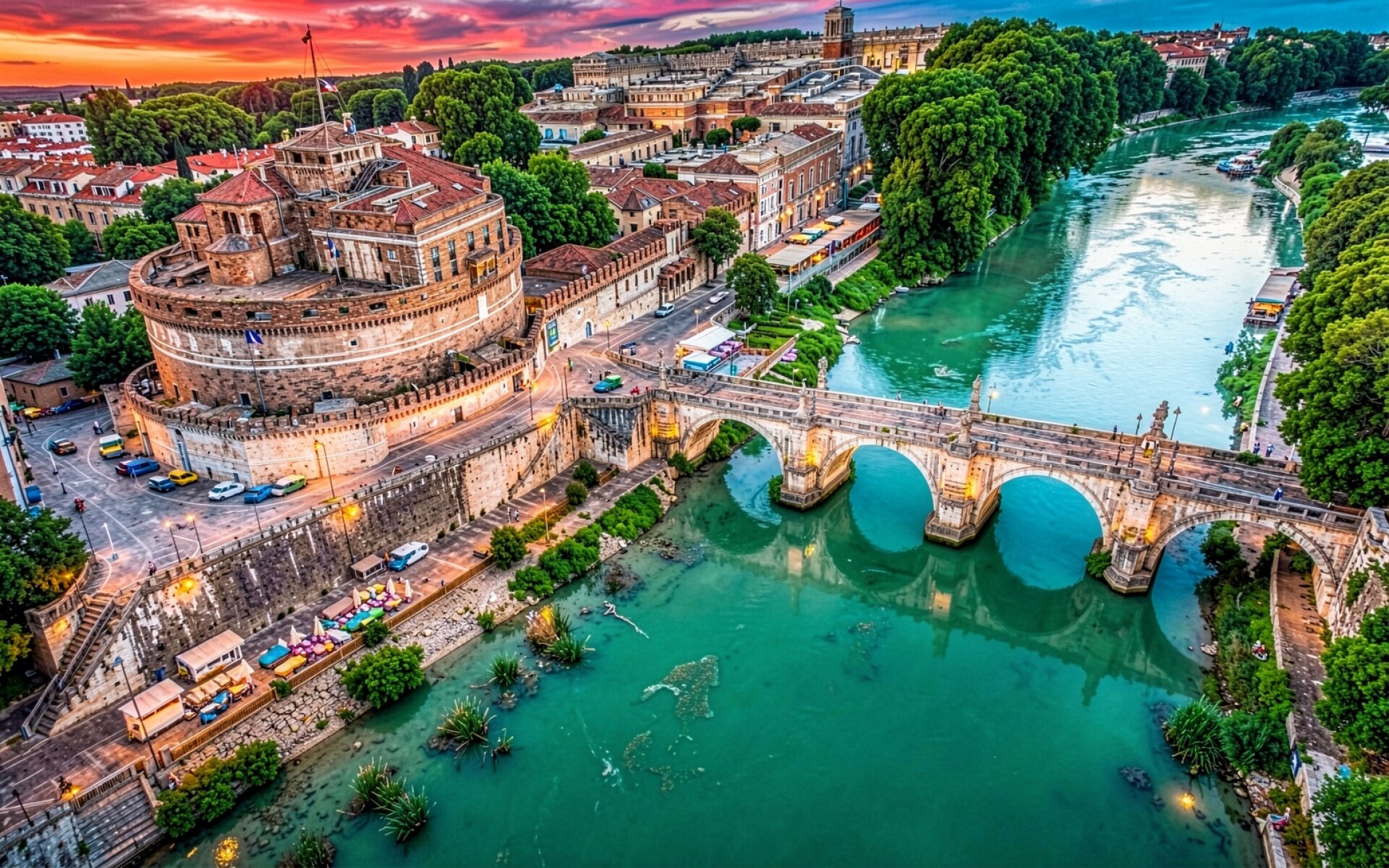 Замок в городе над бирюзовой рекой