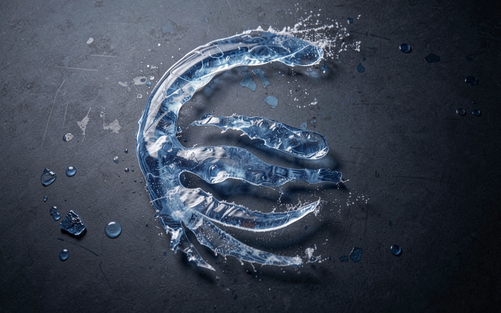 Символ евро из прозрачного льда на темном фоне