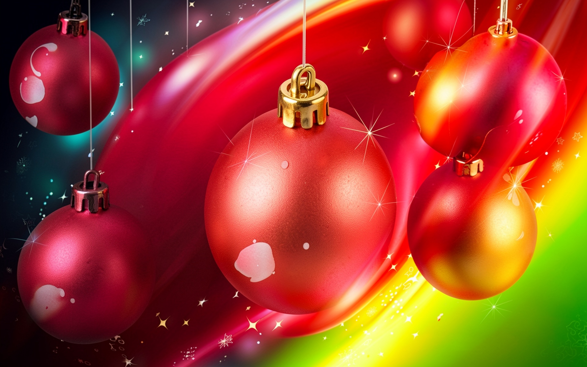 Красные новогодние шары на ярком фоне