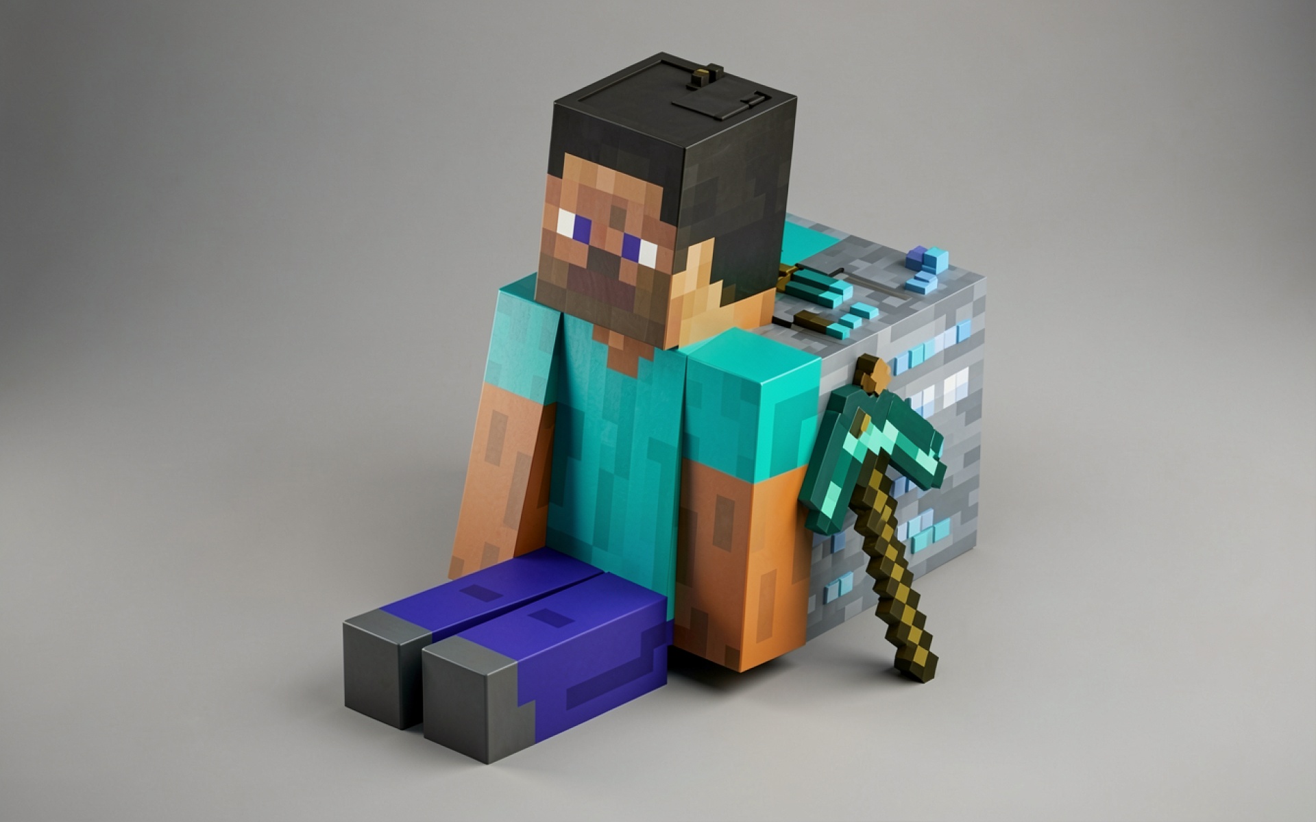 Фигурка Стива из Minecraft с алмазной киркой