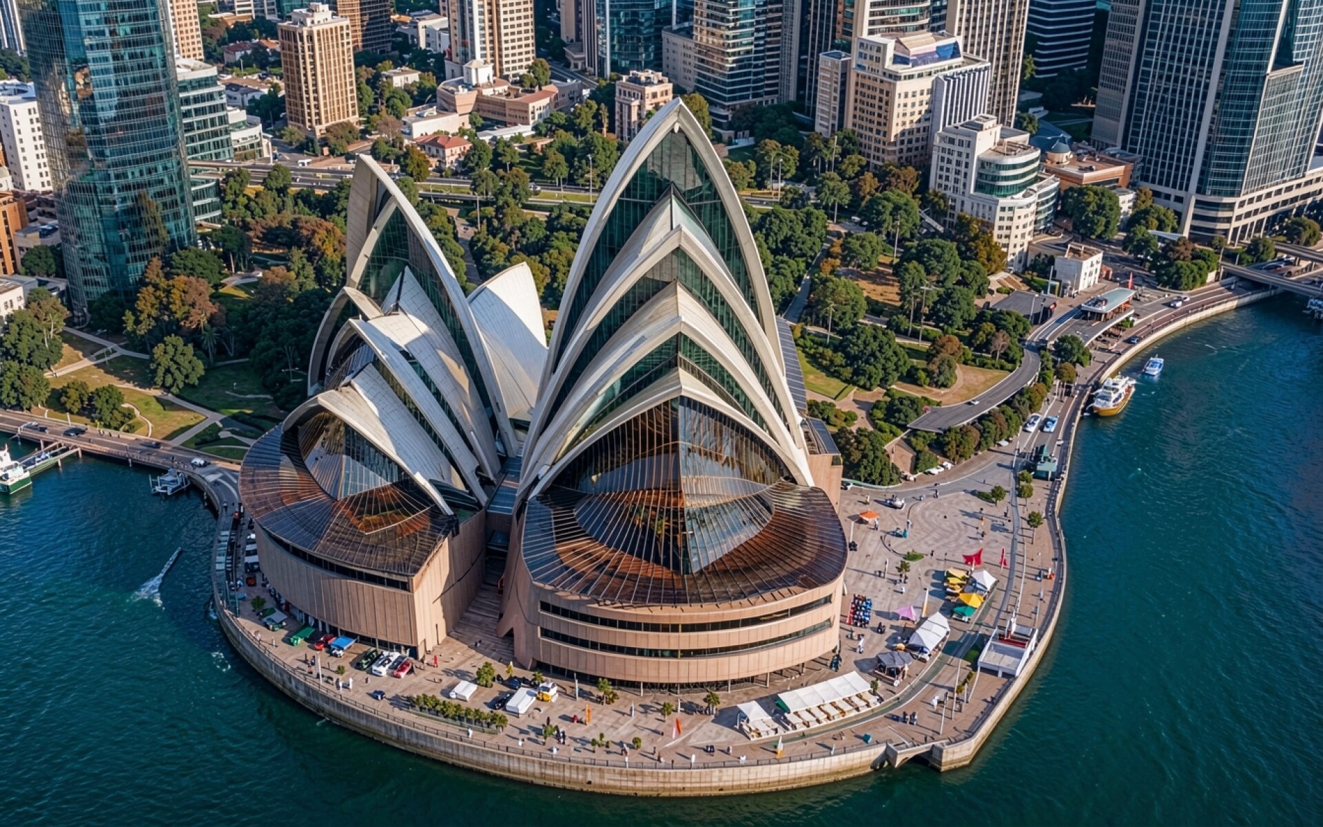 Музей будущего в Дубае серебристый футуристичный вид