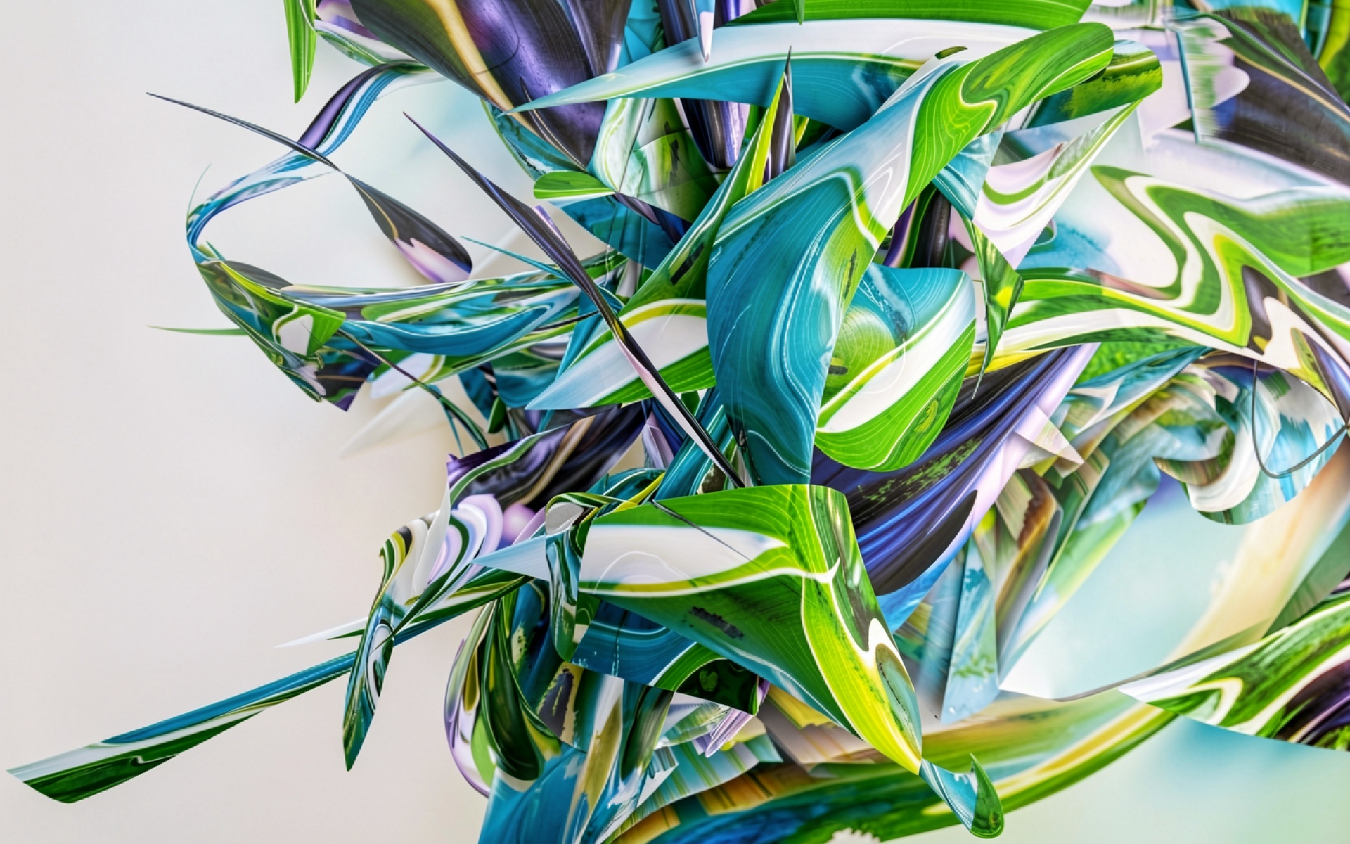 Абстрактная зеленая скульптура в футуристическом стиле